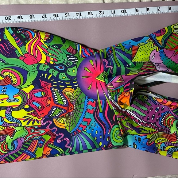 Devil Walking - Colorful Graphic Hooded Crop Top - 3/$50 bundle deal - Picture 5 of 5
